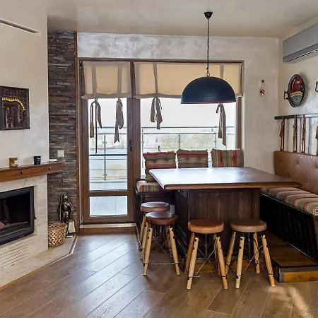 Modern Comfort & Vintage Charm With Panoramic View By Flat Mаnаger Apartman Várna