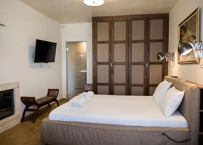 Modern Comfort & Vintage Charm With Panoramic View By Flat Mаnаger Apartman